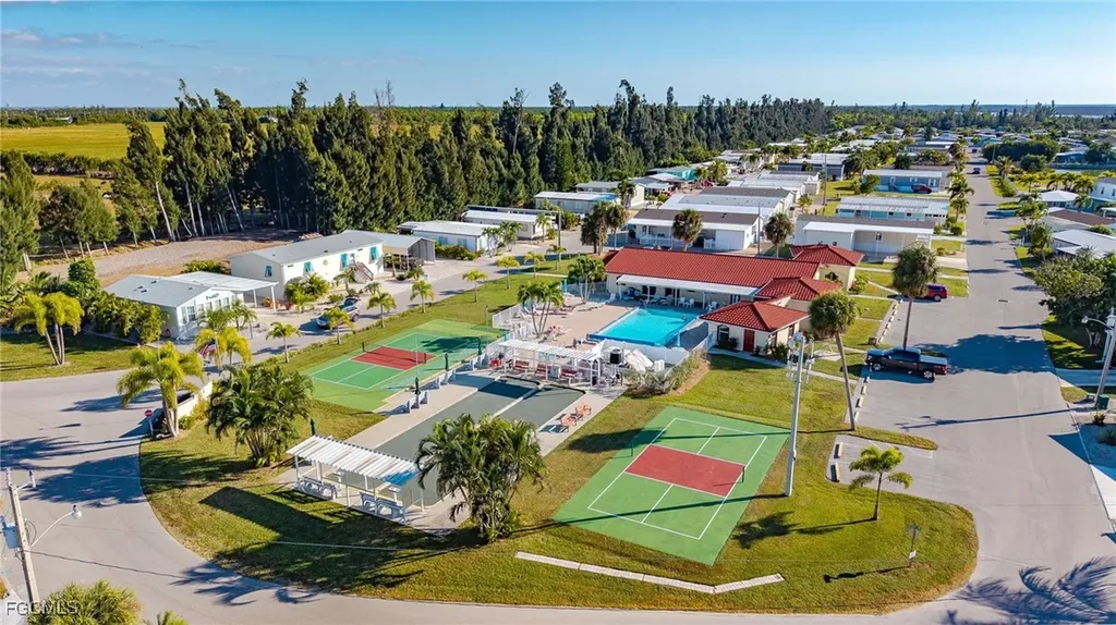 4700 Gulfgate Lane S St. James City FL 33956