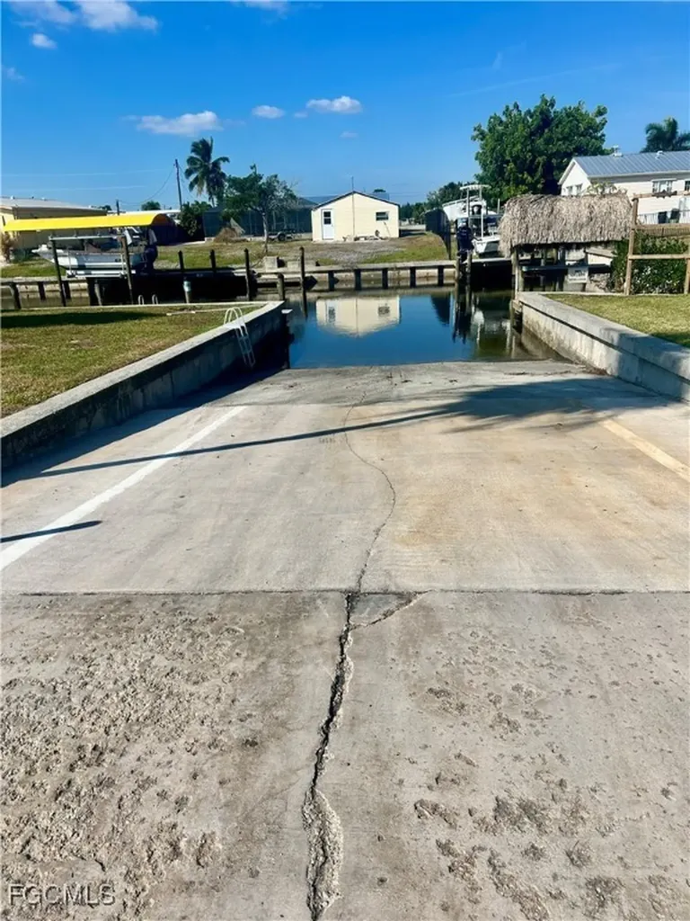 4700 Gulfgate Lane S St. James City FL 33956