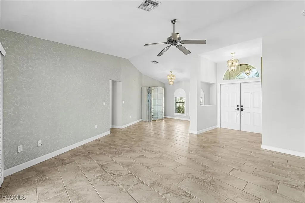 2822 SE 22nd Place Cape Coral FL 33904