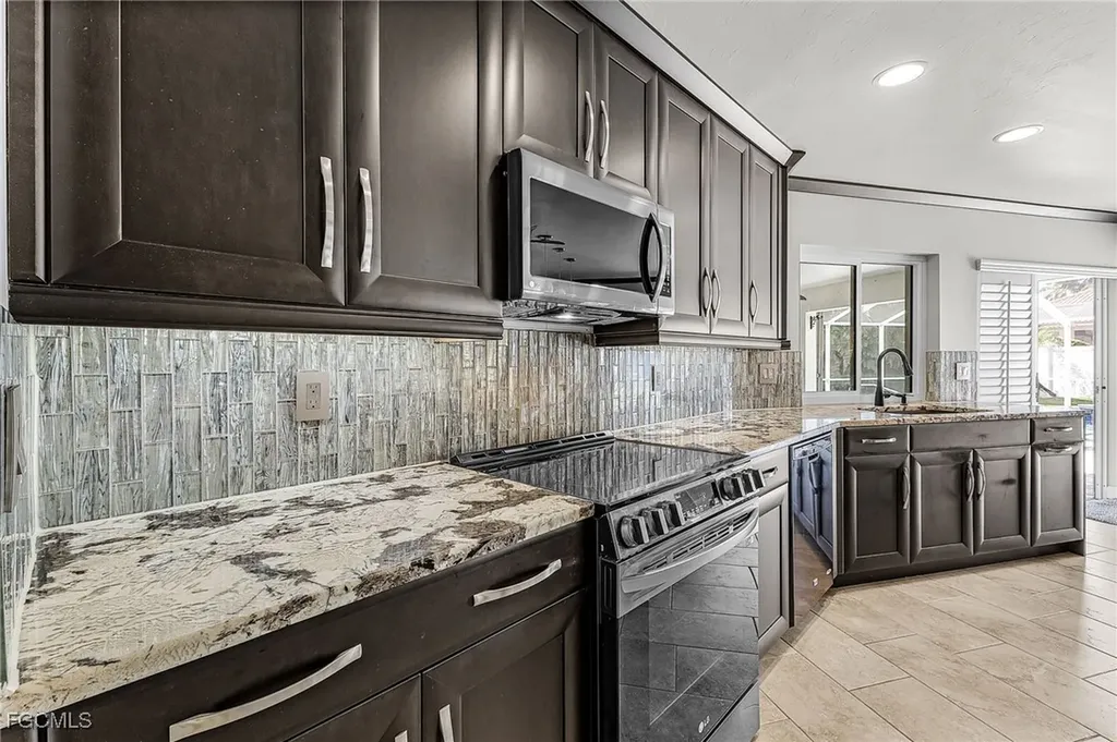 2822 SE 22nd Place Cape Coral FL 33904