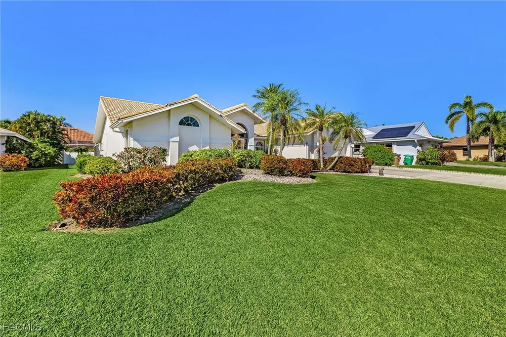 2822 SE 22nd Place Cape Coral FL 33904
