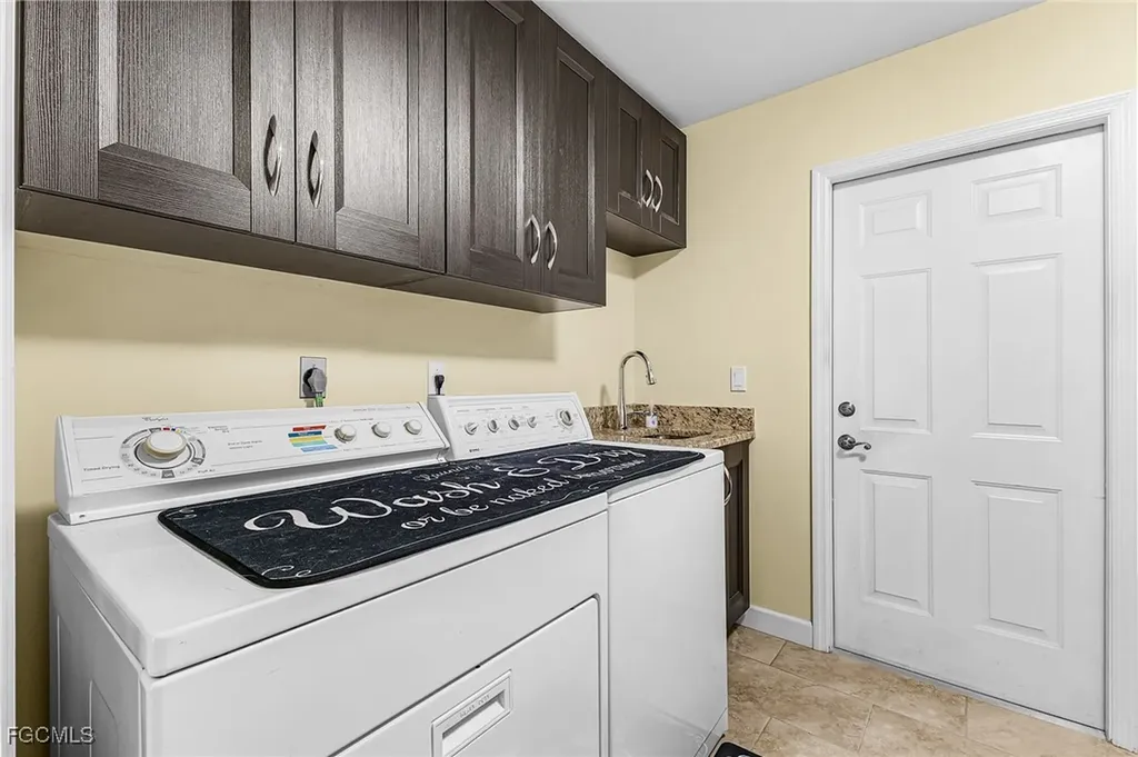 2822 SE 22nd Place Cape Coral FL 33904