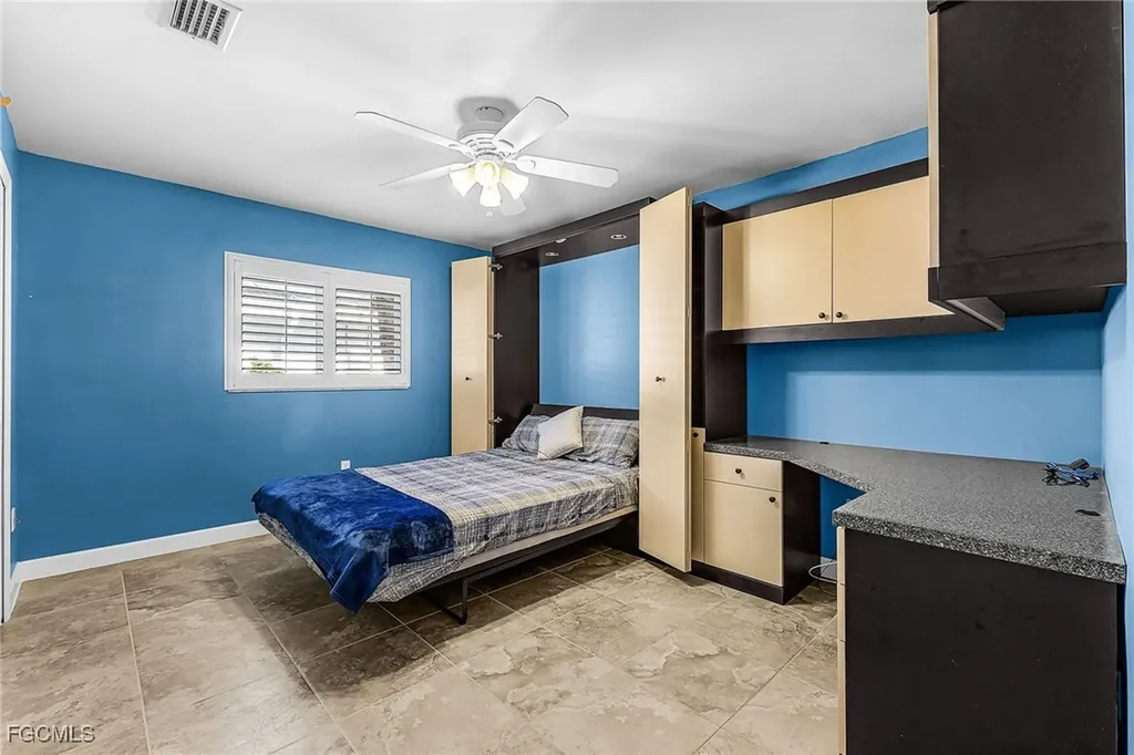 2822 SE 22nd Place Cape Coral FL 33904