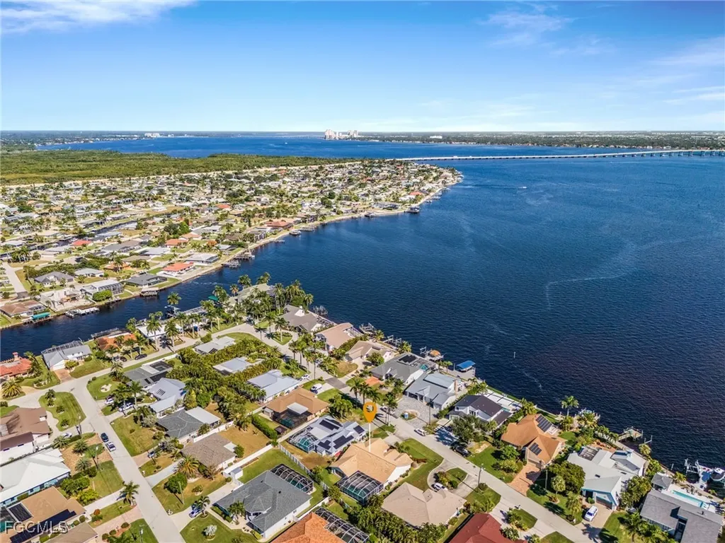 2822 SE 22nd Place Cape Coral FL 33904
