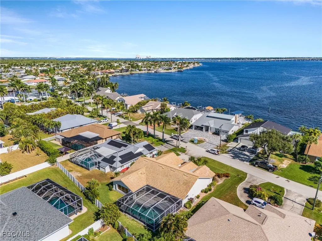2822 SE 22nd Place Cape Coral FL 33904