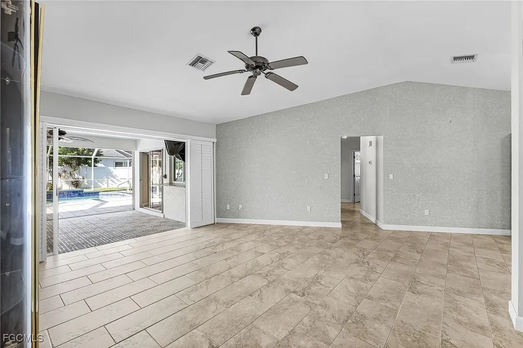 2822 SE 22nd Place Cape Coral FL 33904