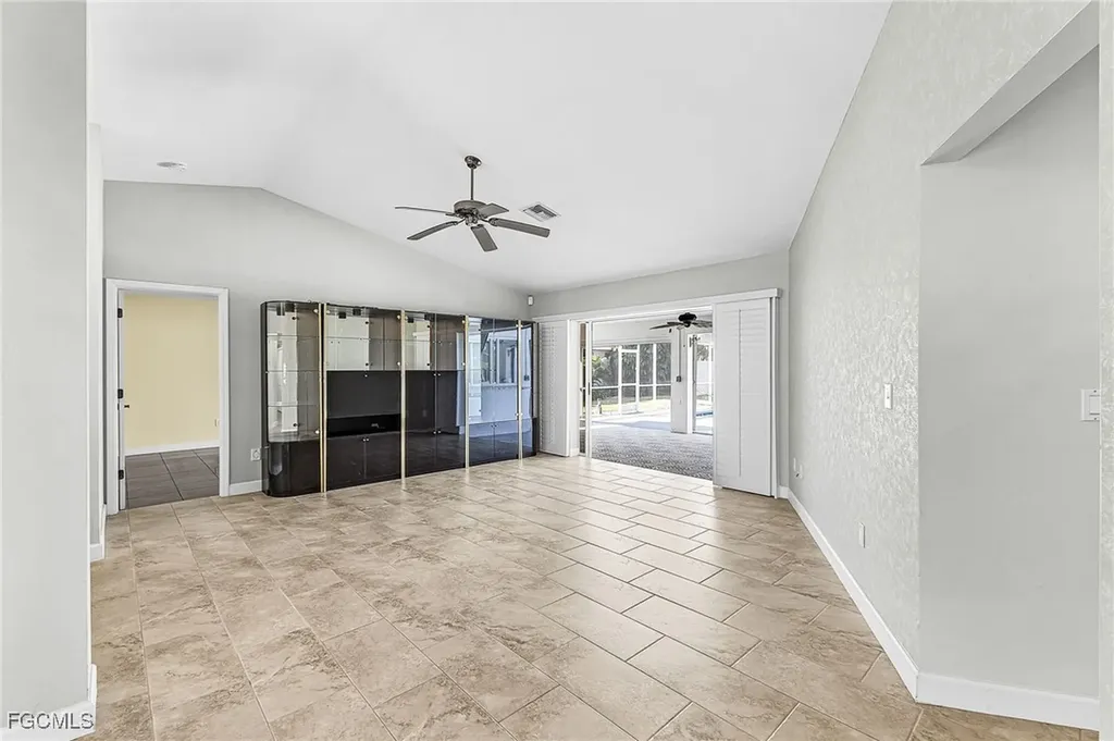 2822 SE 22nd Place Cape Coral FL 33904