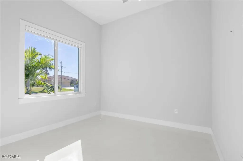 2717 NW 4th Street Cape Coral FL 33993