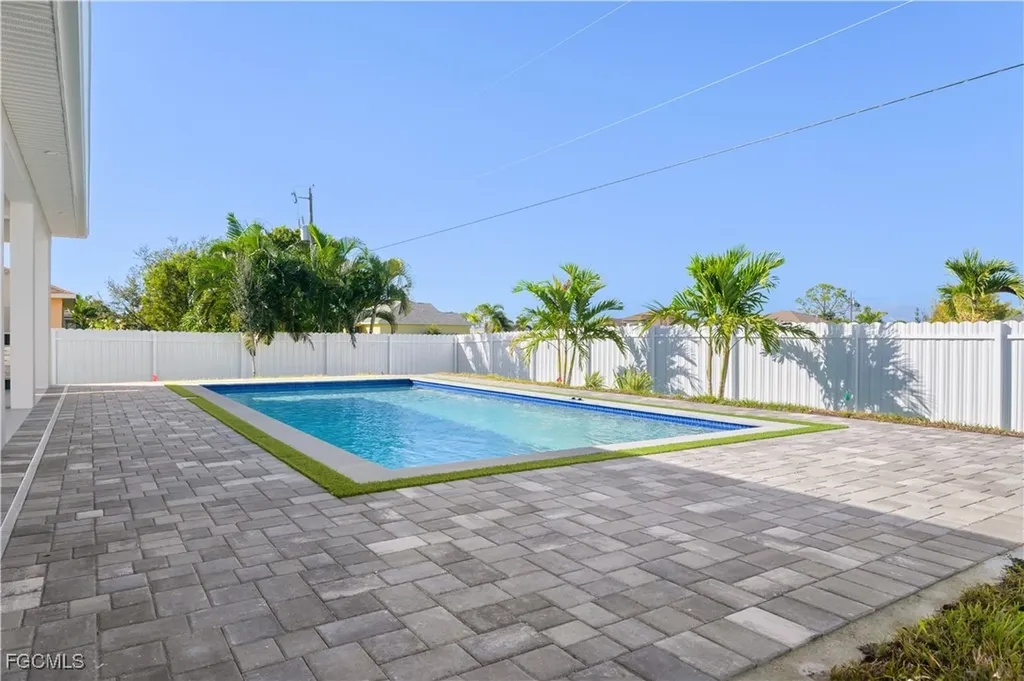 2717 NW 4th Street Cape Coral FL 33993