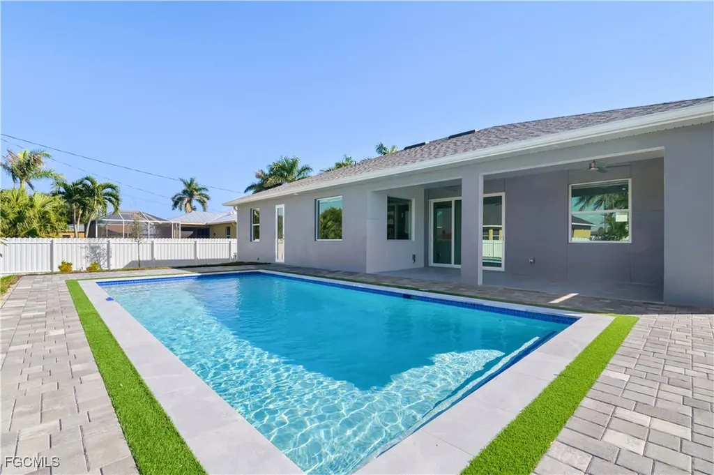 2717 NW 4th Street Cape Coral FL 33993