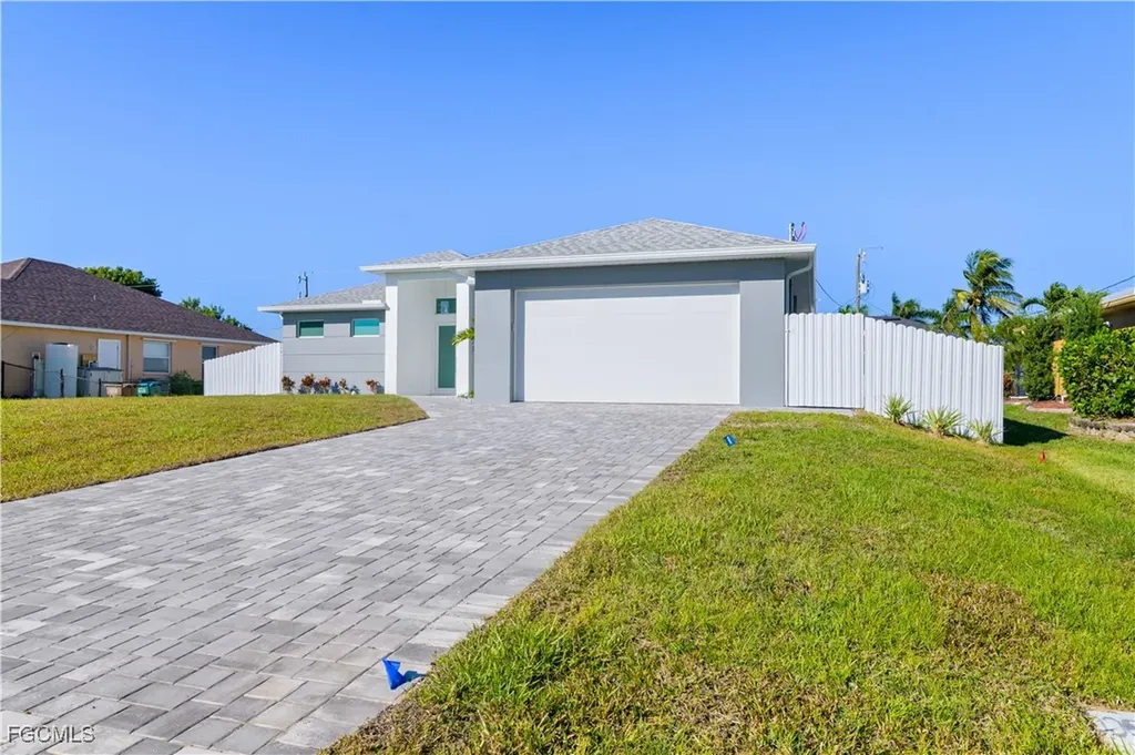 2717 NW 4th Street Cape Coral FL 33993
