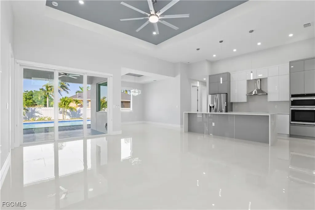 2717 NW 4th Street Cape Coral FL 33993