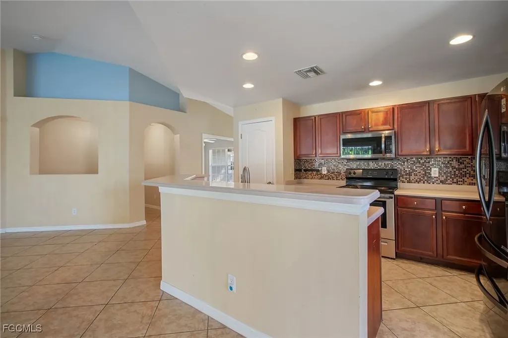 131 NW 6th Street Cape Coral FL 33993