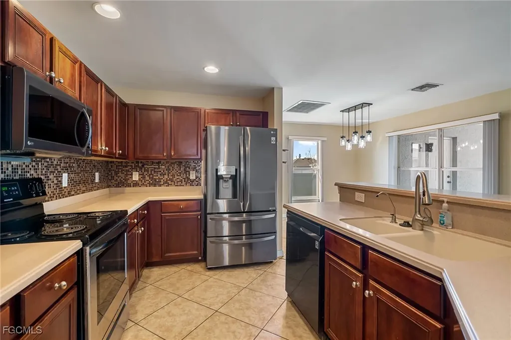 131 NW 6th Street Cape Coral FL 33993