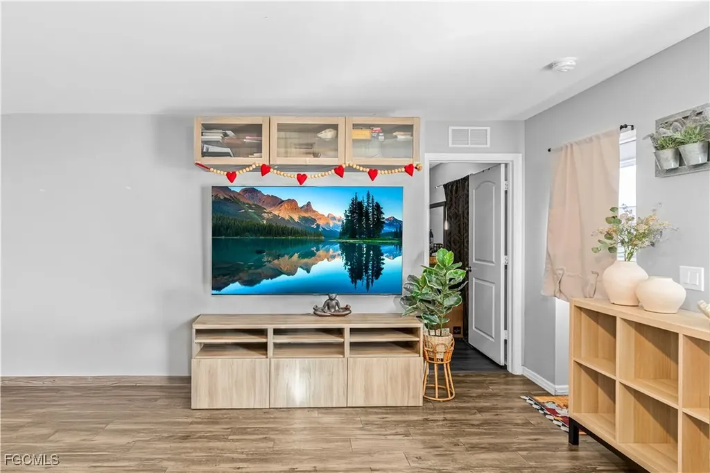 216 Des Cartes Street Fort Myers FL 33913