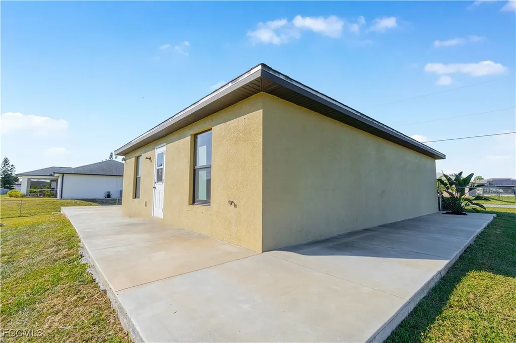 216 Des Cartes Street Fort Myers FL 33913