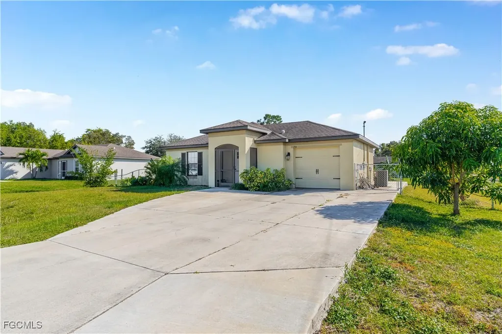 216 Des Cartes Street Fort Myers FL 33913