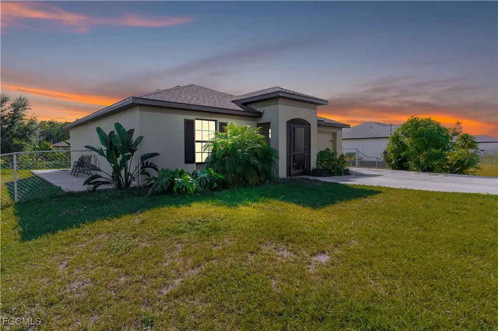 216 Des Cartes Street Fort Myers FL 33913