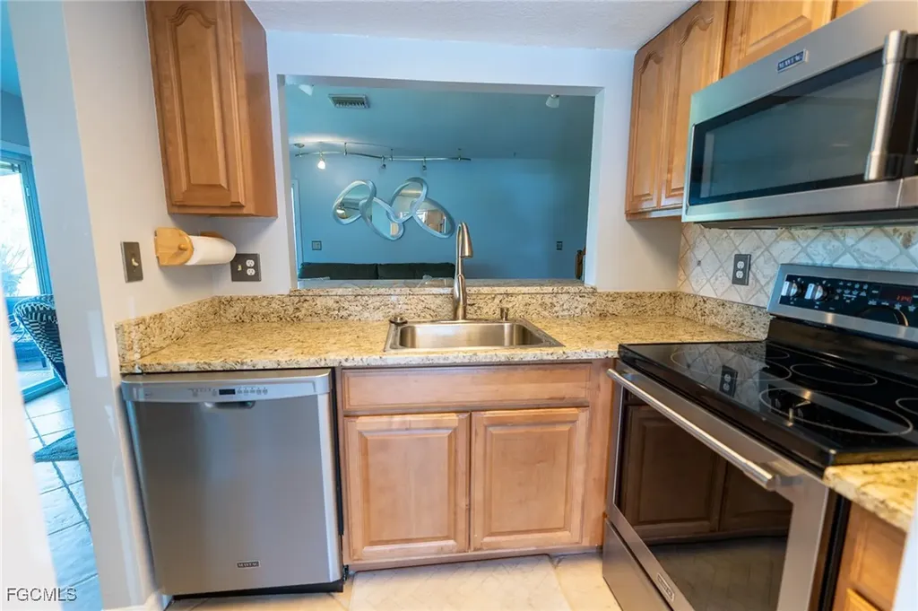 3271 Maple Leaf Circle Fort Myers FL 33907