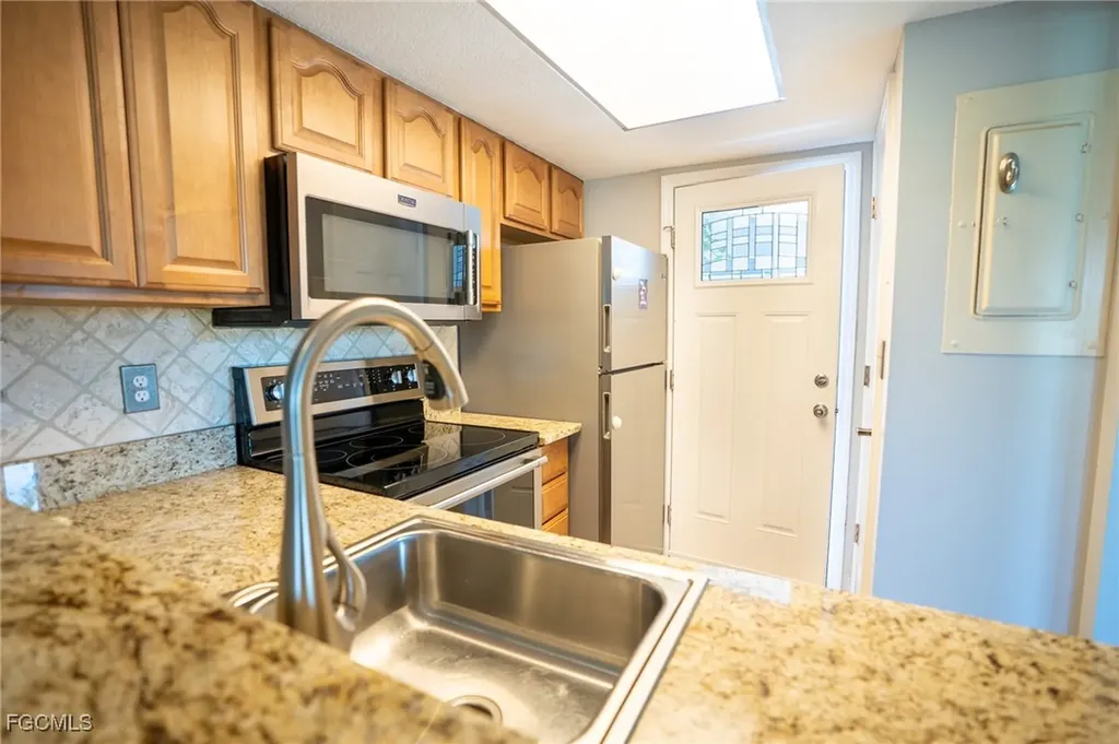 3271 Maple Leaf Circle Fort Myers FL 33907