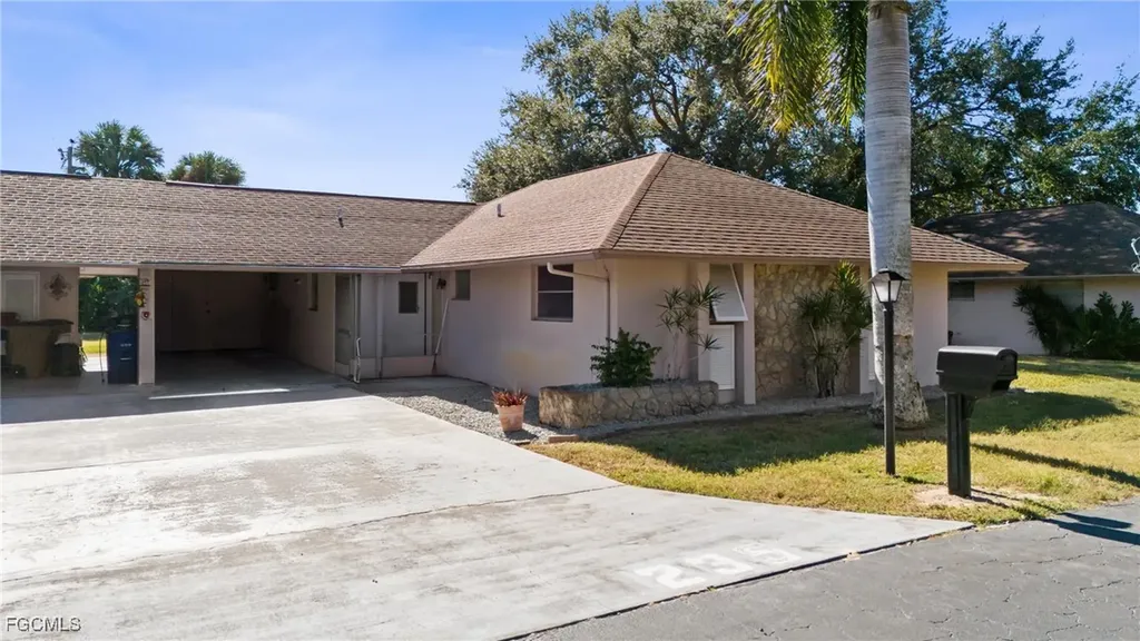 235 Thistle Court Lehigh Acres FL 33936