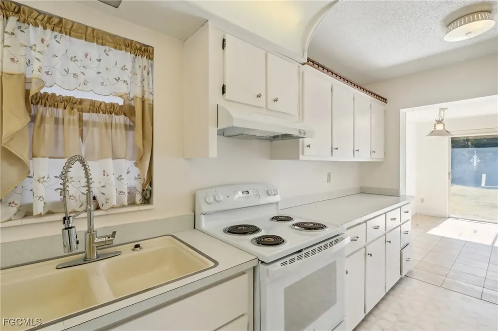 235 Thistle Court Lehigh Acres FL 33936