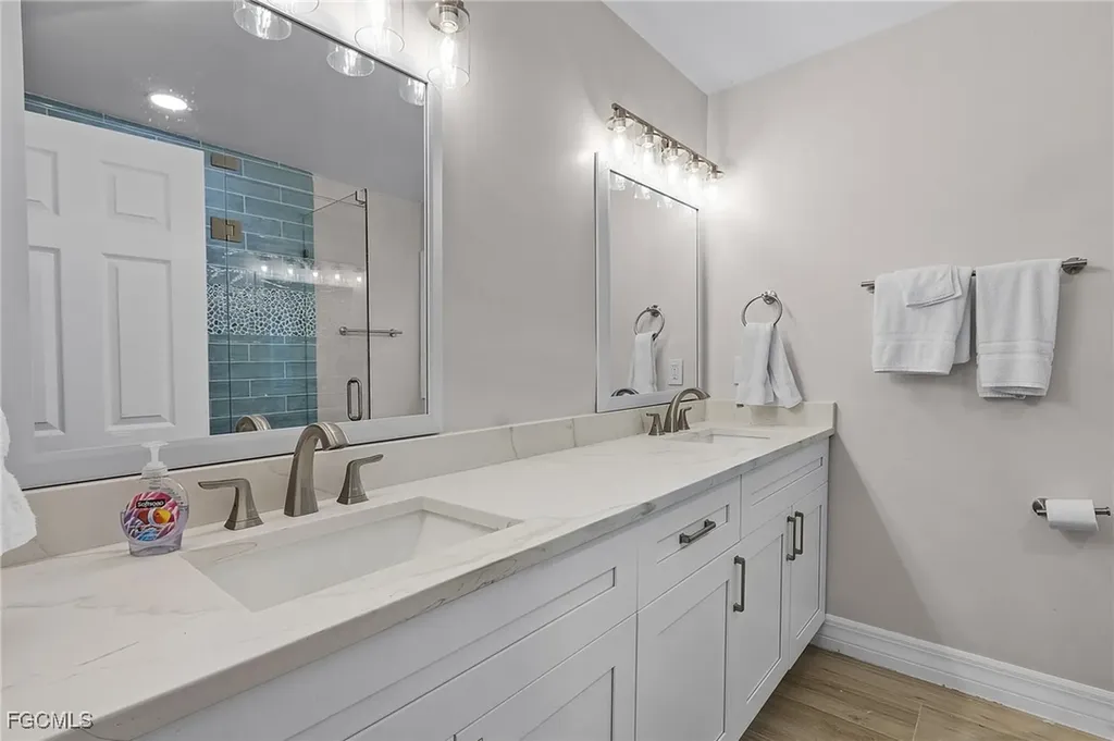 1543 San Carlos Bay Drive Sanibel FL 33957