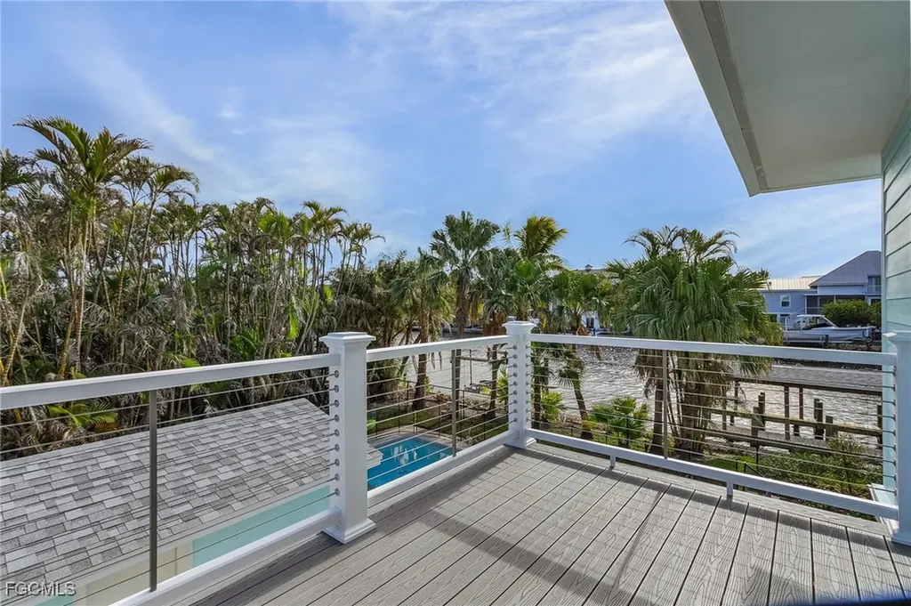1543 San Carlos Bay Drive Sanibel FL 33957