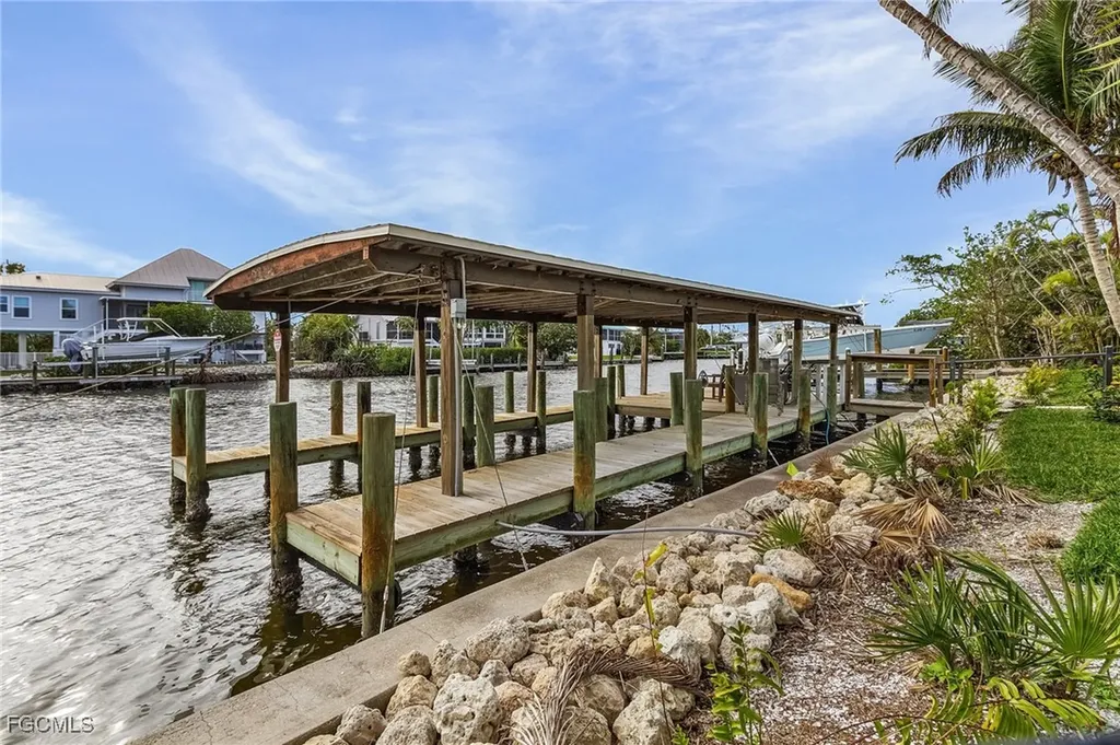 1543 San Carlos Bay Drive Sanibel FL 33957