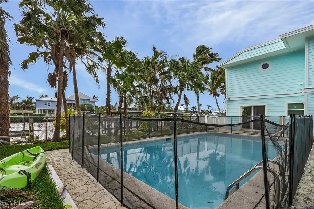 1543 San Carlos Bay Drive Sanibel FL 33957