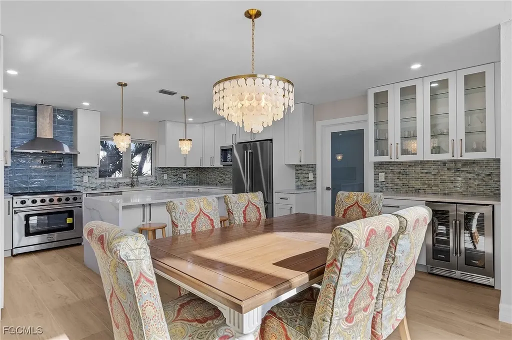 1543 San Carlos Bay Drive Sanibel FL 33957