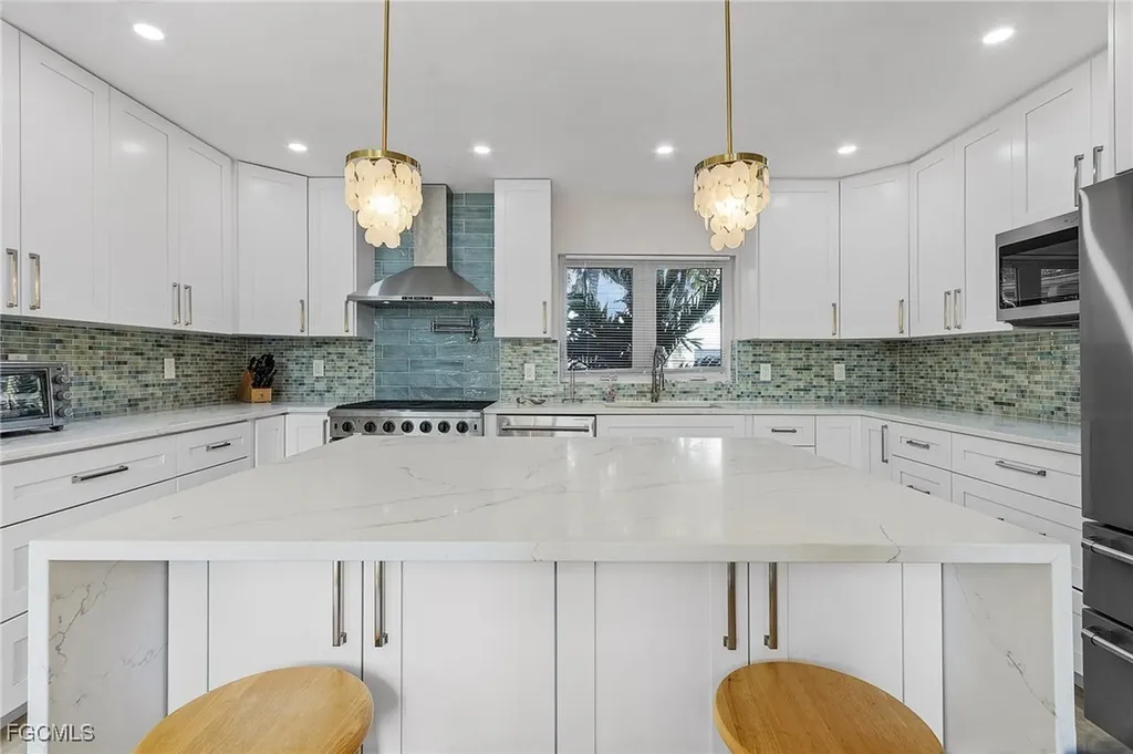 1543 San Carlos Bay Drive Sanibel FL 33957
