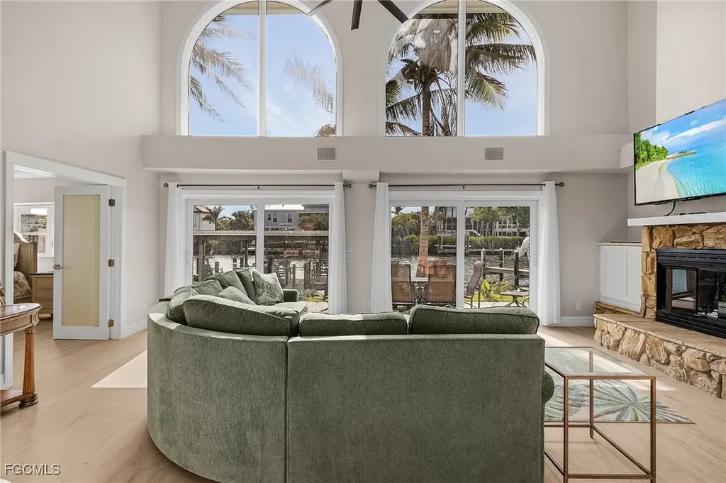 1543 San Carlos Bay Drive Sanibel FL 33957