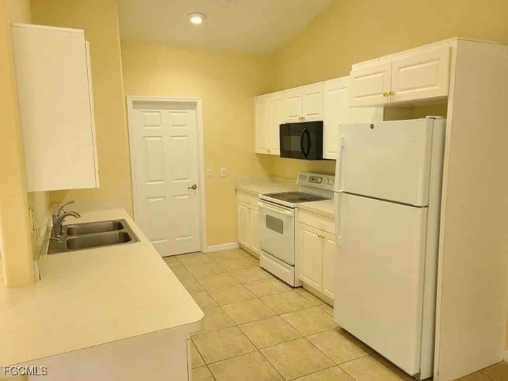 101 NW 13th Street Cape Coral FL 33993
