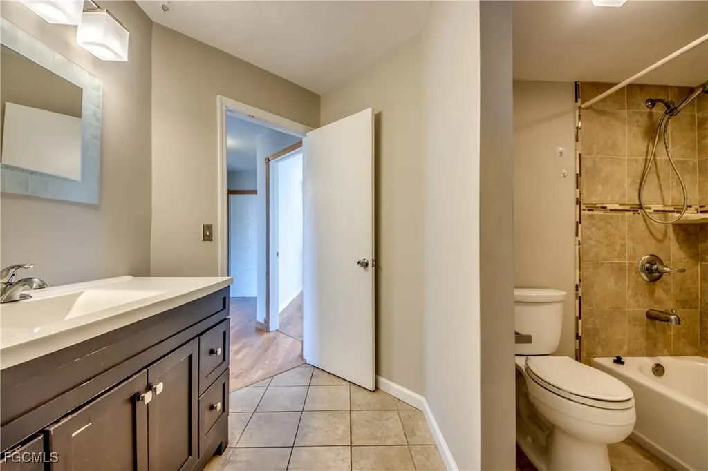 4616 SE 6th Avenue Cape Coral FL 33904