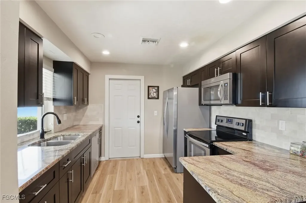 126 SE 40th Terrace Cape Coral FL 33904