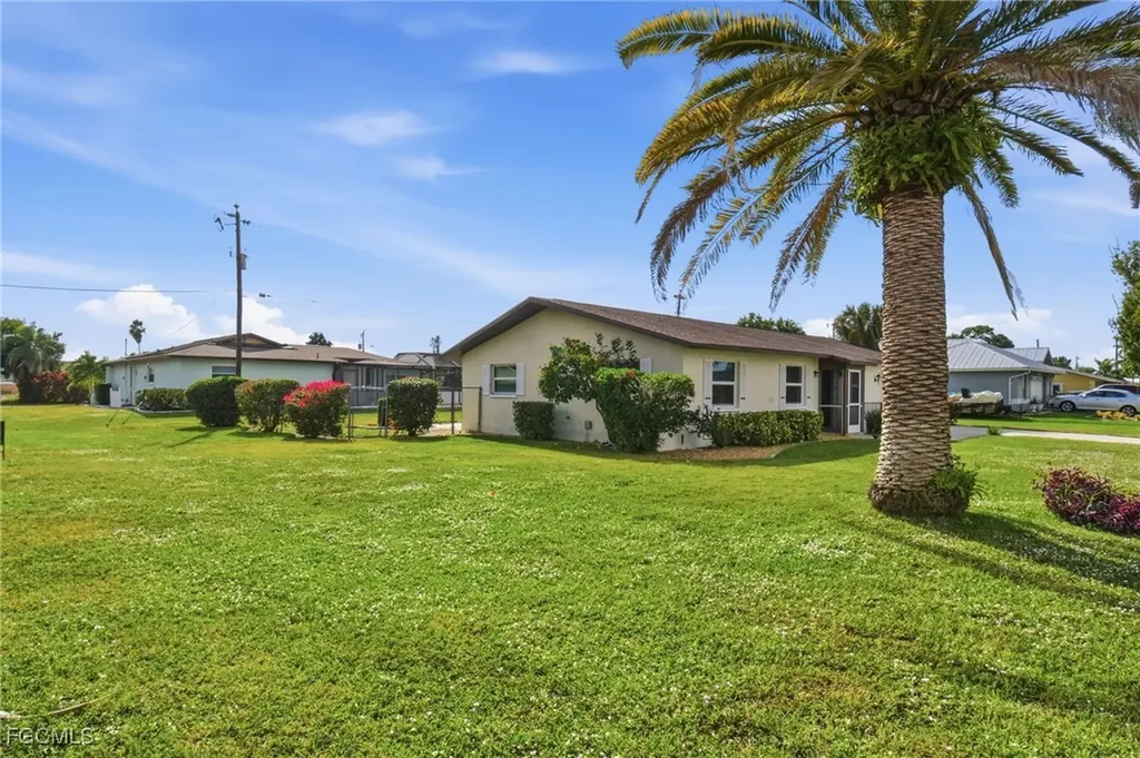 126 SE 40th Terrace Cape Coral FL 33904