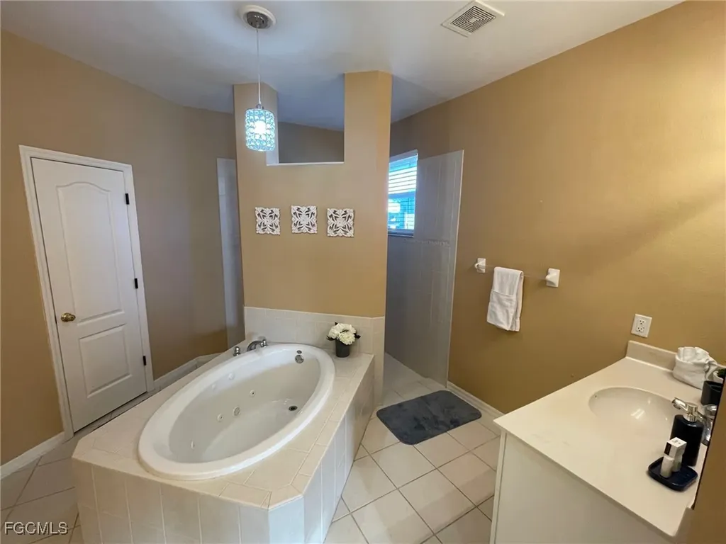 2409 SW 17th Place Cape Coral FL 33914