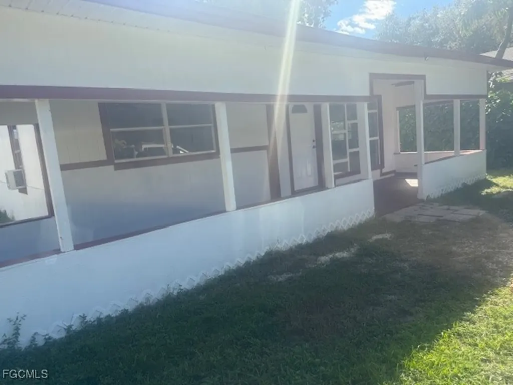 3207 Broadway Fort Myers FL 33901