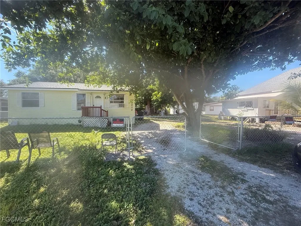 3207 Broadway Fort Myers FL 33901