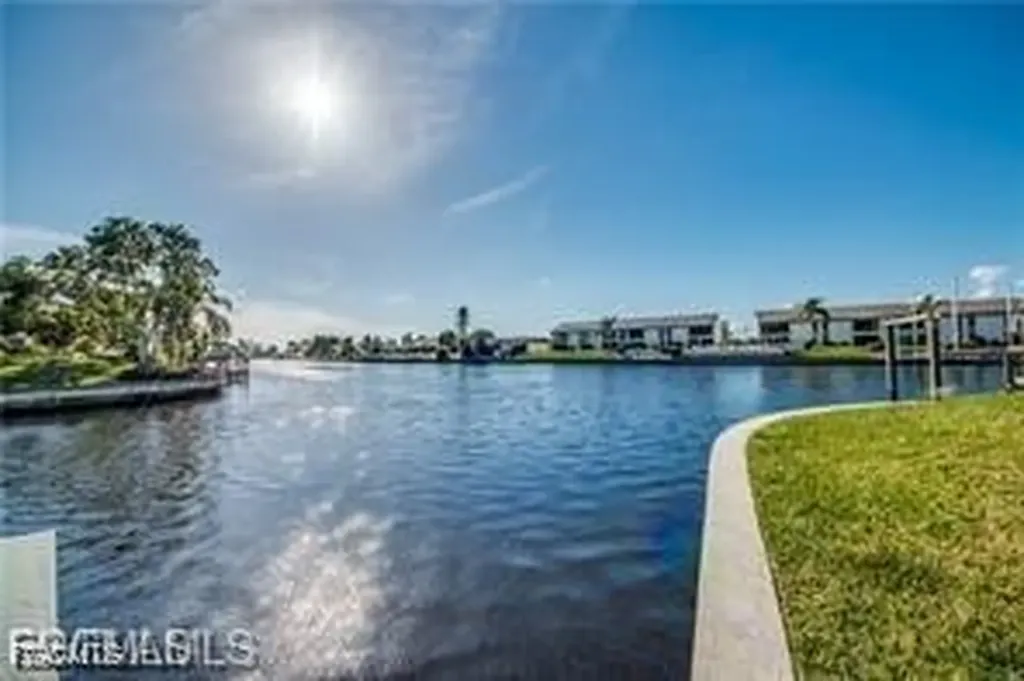 1206 SE 40th Street Cape Coral FL 33904