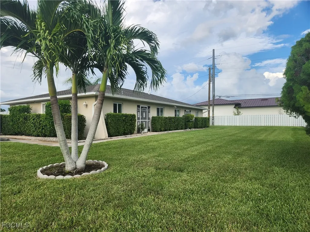 1623 SW Santa Barbara Place Cape Coral FL 33991