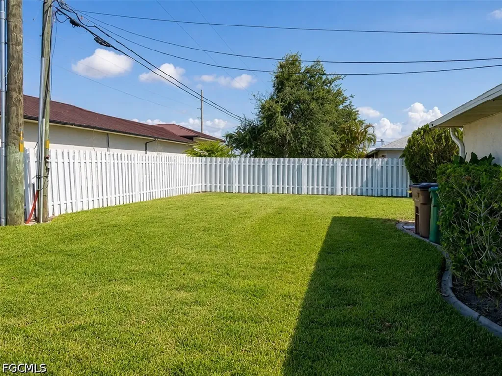 1623 SW Santa Barbara Place Cape Coral FL 33991