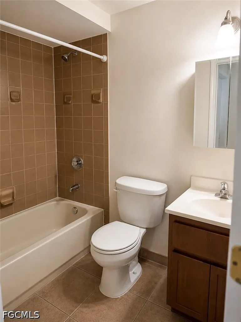 1623 SW Santa Barbara Place Cape Coral FL 33991