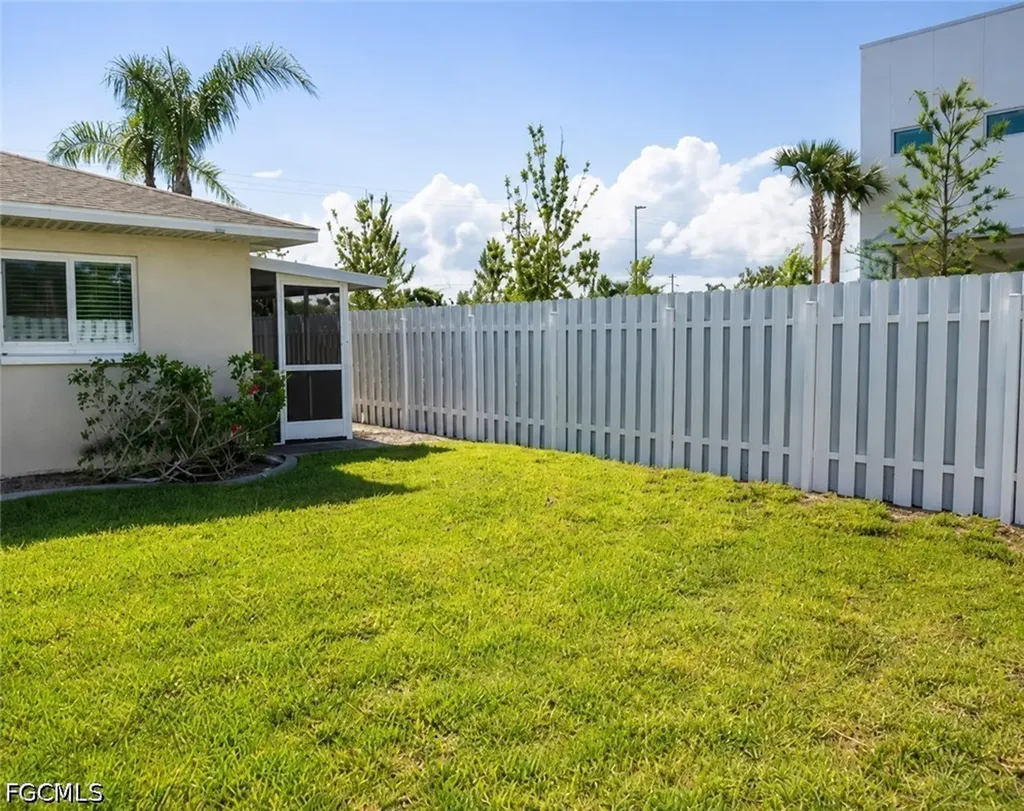 1623 SW Santa Barbara Place Cape Coral FL 33991