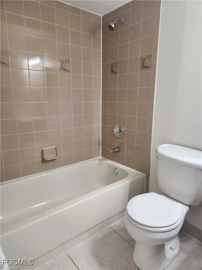 1623 SW Santa Barbara Place Cape Coral FL 33991