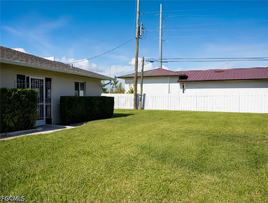 1623 SW Santa Barbara Place Cape Coral FL 33991