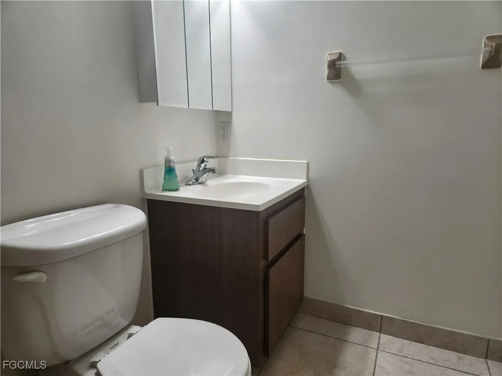1623 SW Santa Barbara Place Cape Coral FL 33991