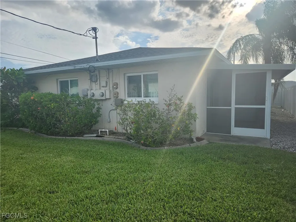 1623 SW Santa Barbara Place Cape Coral FL 33991