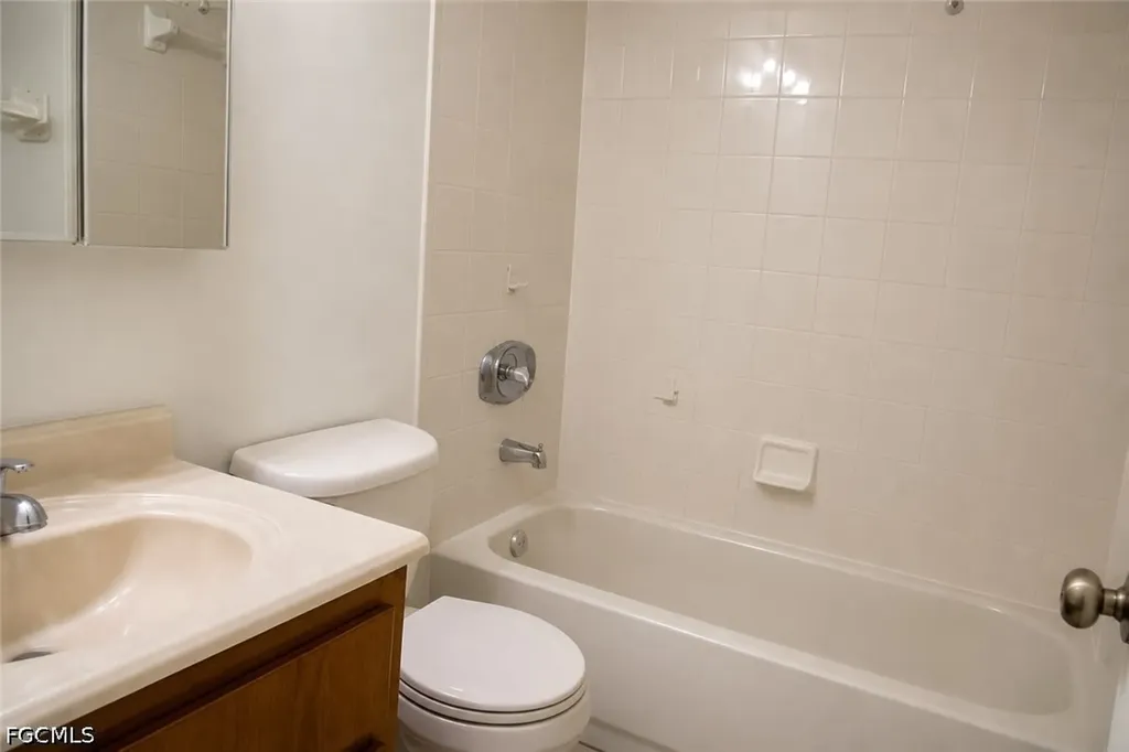 1623 SW Santa Barbara Place Cape Coral FL 33991